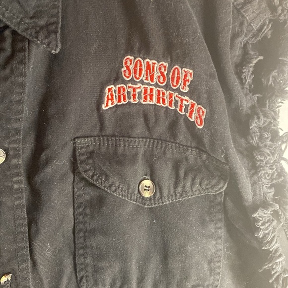 EUC Sons Of Arthritis  cut off sleeves denim black shirt - Picture 2 of 6